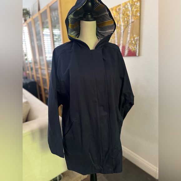 Old Navy - waterproof navy blue mid length rain jacket with hood - Picture 3 of 10